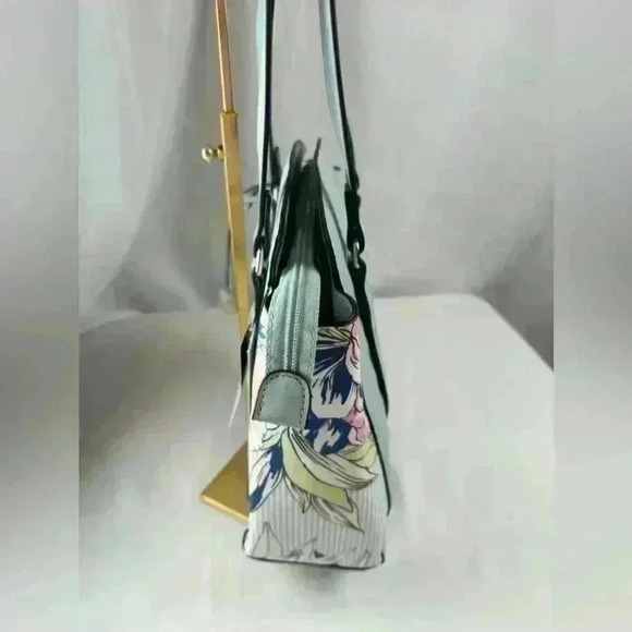 NWT - London Fog Light Blue Mist Stripe Floral Tote - Picture 10 of 10